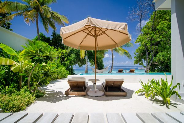 insel-seite-amilla-fushi-beach-house-exterior-02-Maledivenexperte
