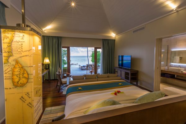 insel-seite-hurawalhi-beach-pool-villa-interior-02-Maledivenexperte