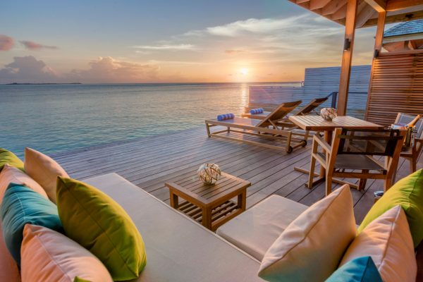 insel-seite-hurawalhi-ocean-villa-terrace-01-Maledivenexperte