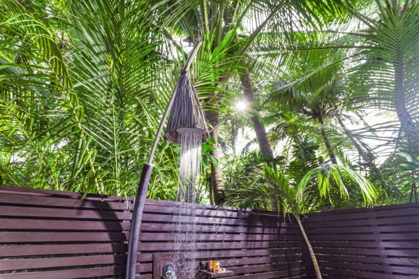 insel-seite-one&only-reethi-rah-beach-villa-with-pool-outdoor-shower-01-Maledivenexperte