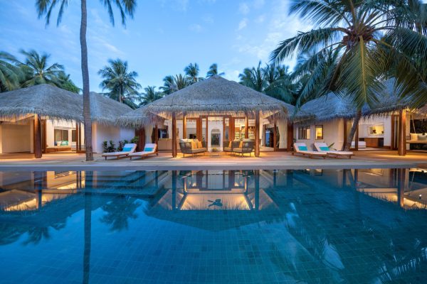insel-seite-Anantara-Kihavah-Three-Bedroom-Beach-Pool-Residence-04