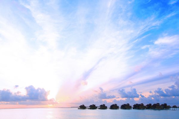 insel-seite-six-senses-laamu-water-villa-sunset-Maledivenexperte