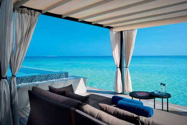 insel-seite-velaa-private-island-sunrise-water-pool-villa-outdoor-gazebo-Maledivenexperte