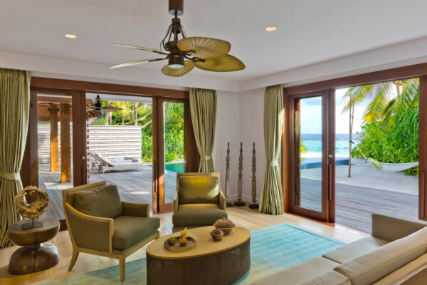 insel-seite-dusit-thani-maldives-three-bedroom-beach-residence-04-Maledivenexperte