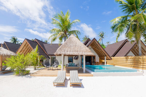insel-seite-maledivenexperte-fushifaru-zimmer-premium-beach-duplex-villa-08