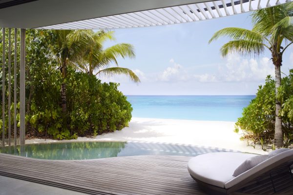 insel-seite-ritz-carlton-maldives-beach-pool-villa-01-maledivenexperte