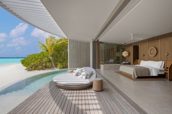 insel-seite-ritz-carlton-maldives-sunset-beach-pool-villa-01-maledivenexperte