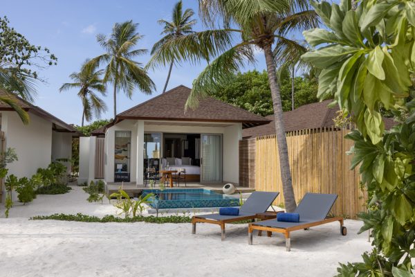 insel-seite-avani-+-baa-atoll-zimmerkategorien-beach-pool-villa-03