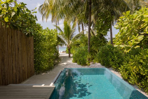 insel-seite-avani-+-baa-atoll-zimmerkategorien-beach-pool-villa-07