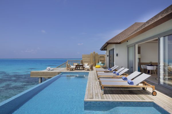 insel-seite-avani-maldives-zimmerkategorie-Three-Bedroom-Sunset-Over-Water-Pool-Residence-02