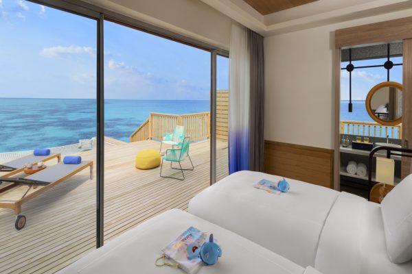 insel-seite-avani-maldives-zimmerkategorie-Three-Bedroom-Sunset-Over-Water-Pool-Residence-03
