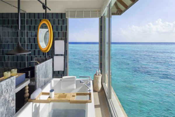 insel-seite-avani-maldives-zimmerkategorie-Three-Bedroom-Sunset-Over-Water-Pool-Residence-08